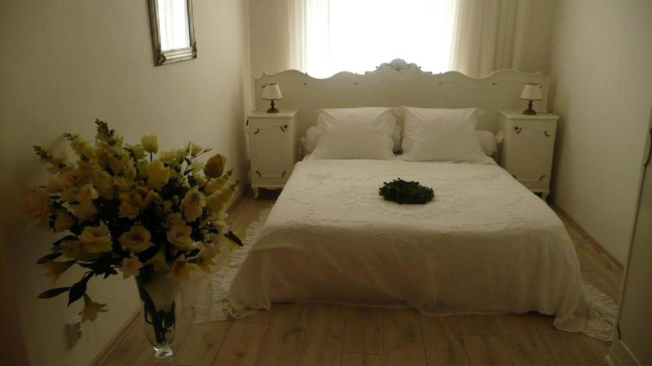Apartment Dum U Cerneho Beranka Praha Bagian luar foto
