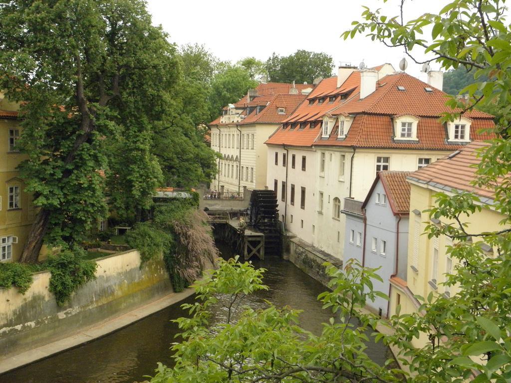 Apartment Dum U Cerneho Beranka Praha Ruang foto